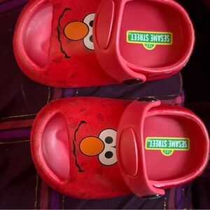 New Sesame Street Elmo Red Kids Sandals size 3
